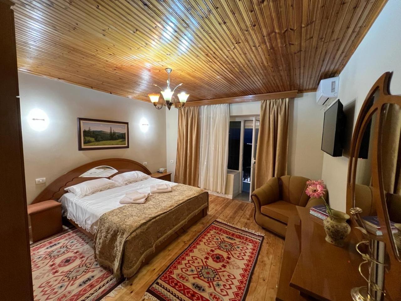 Garden Villa Guni Krujë Екстериор снимка